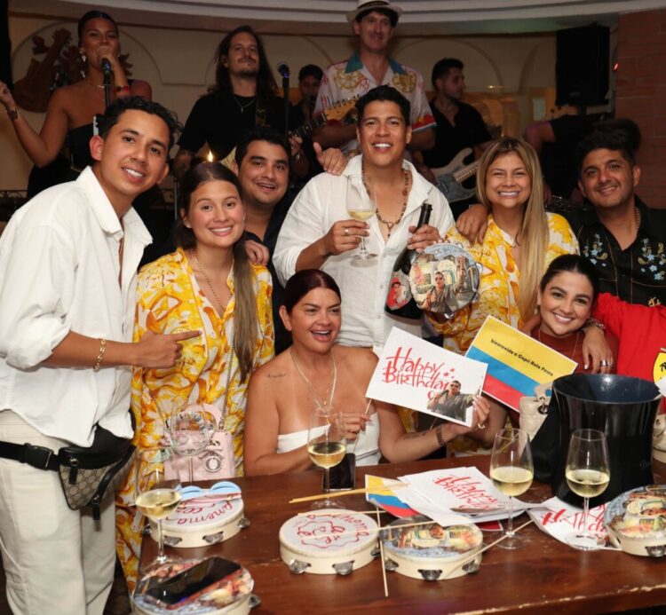 Rafa Pérez festeggia il compleanno alla Taverna Anema e Core