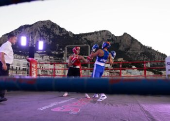 Fight in Capri: grande boxe con Italia–Ungheria finita in parità e folto pubblico per Muay Thai e K-1 Rules al Molo Pennello di Capri.