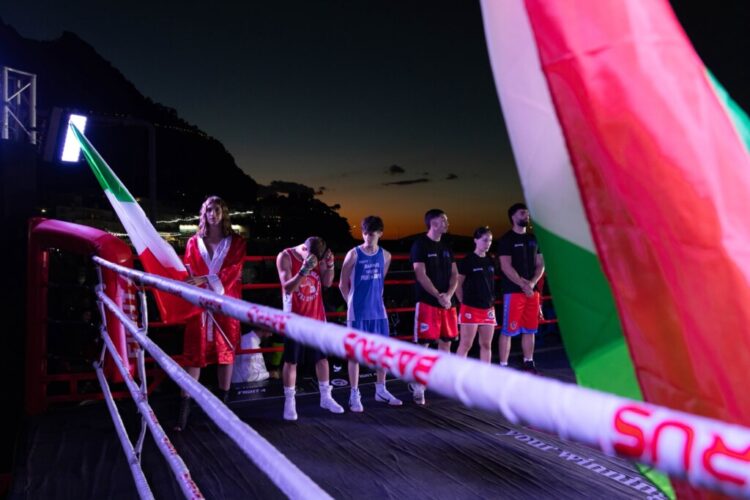 Fight in Capri: grande boxe con Italia–Ungheria finita in parità e folto pubblico per Muay Thai e K-1 Rules al Molo Pennello di Capri.