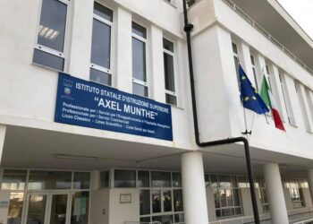 Capri: malore sull’autobus, un docente dell’IISS Axel Munthe soccorre una giovane
