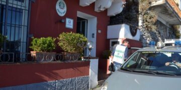 Controlli della guardia di finanza a Capri, giovane con marijuana fermato in piazzetta: denunciato