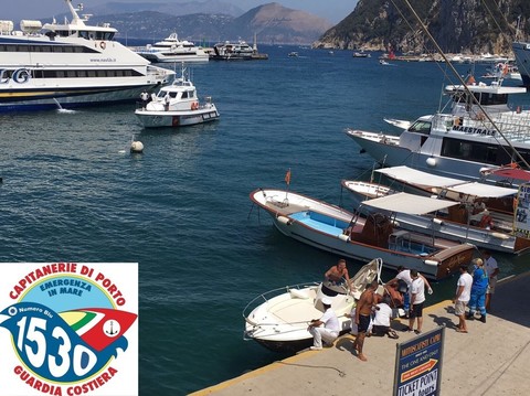 Bagnante ferito vicino ai faraglioni soccorso da una motovedetta della Guardia Costiera