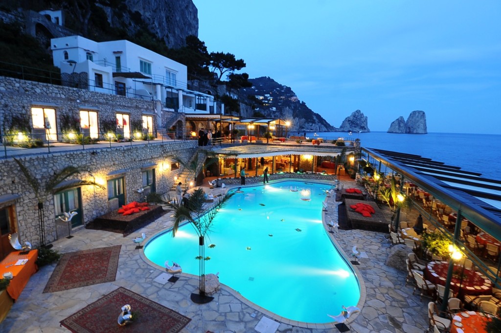 Gran Gala d’agosto alla Canzone del Mare nella baia di Marina Piccola Sabato 18 Agosto ore 21.00