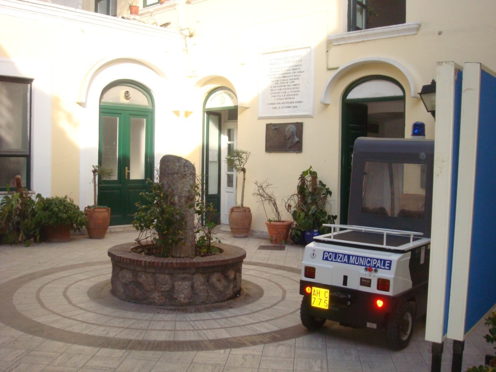Da Il Mattino – Il caso: Capri, sospeso per tre mesi il comandante dei vigili