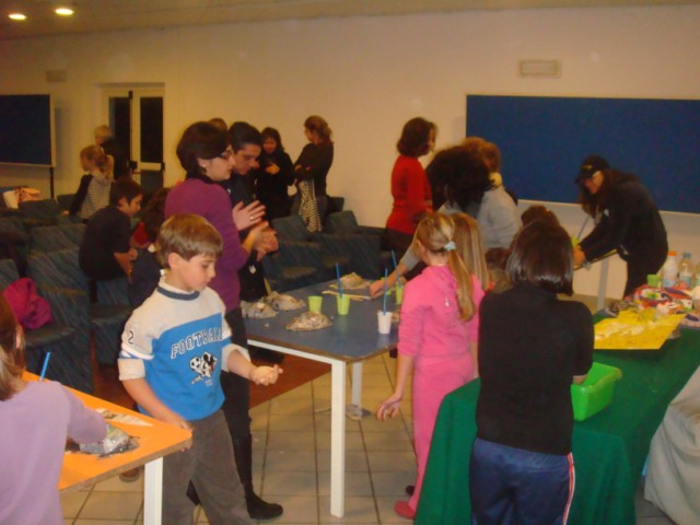 Laboratorio creativo a Capri con le  maschere in cartapesta dell’Associazione Arthemisia