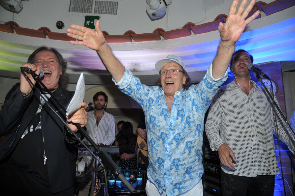 Red Canzian dei Pooh canta napoletano in Taverna