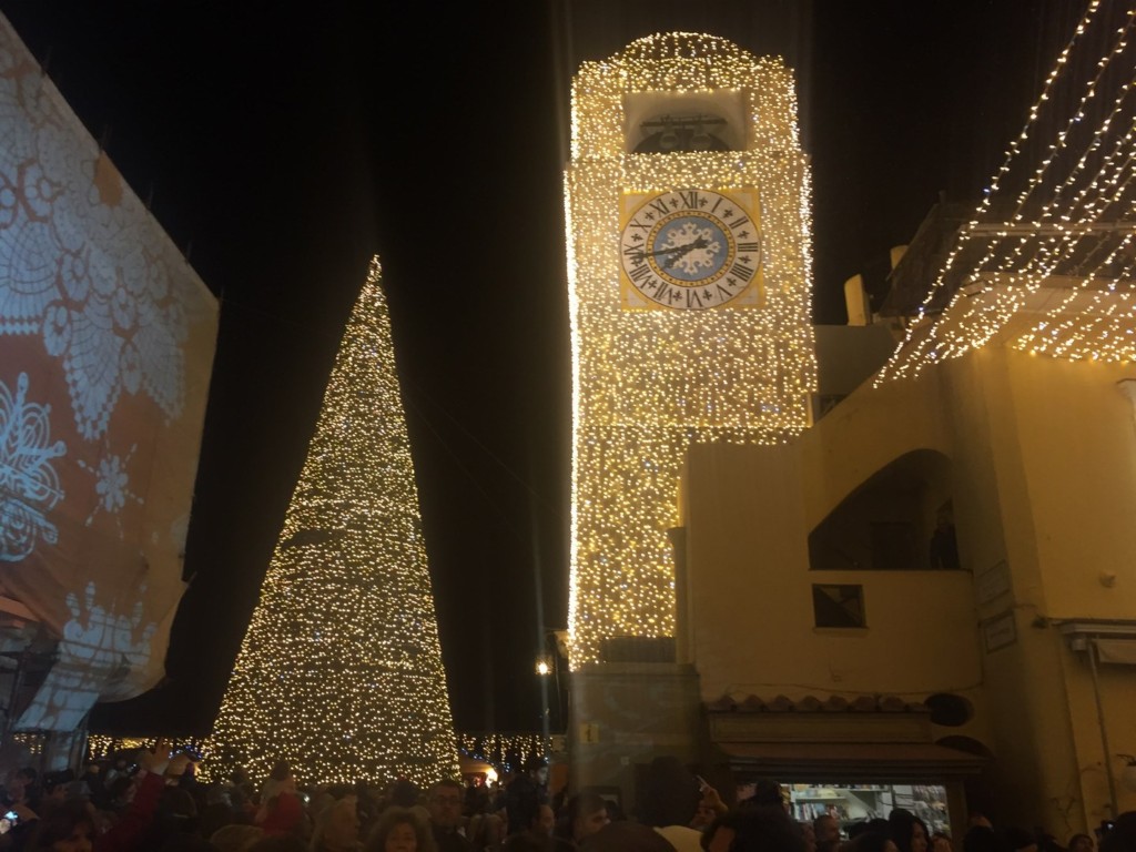 Capri, in Piazzetta è già Natale con gli amici della Val di Sole