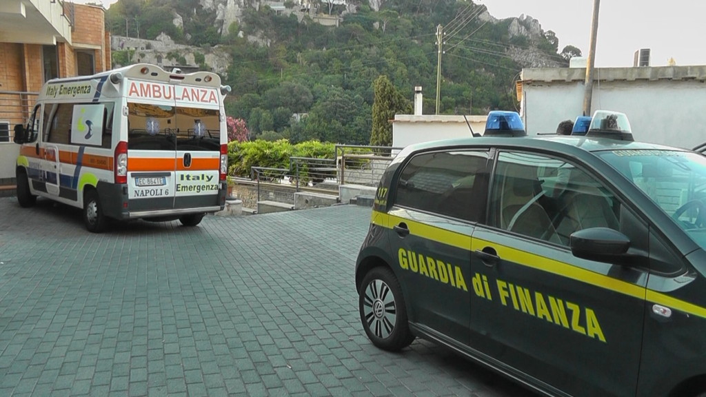 Furbetti del cartellino in ospedale, 8 misure cautelari a Capri