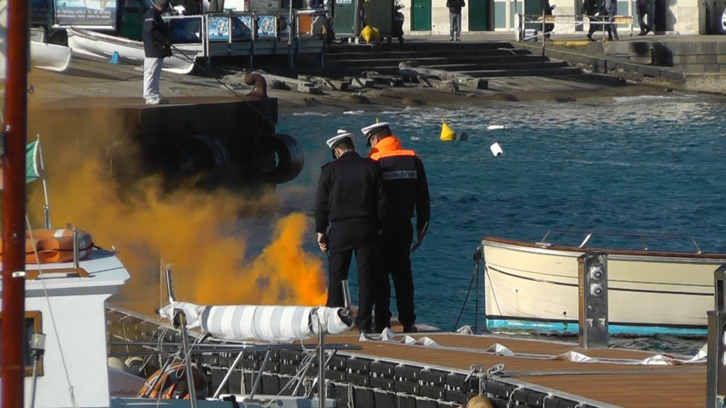 Finte fiamme nel porto: esercitazione di sicurezza a Capri