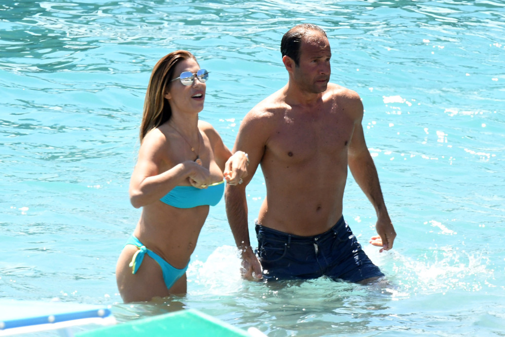 Veronica, nuotate e giochi a Capri con Marco e tre tesori. Alla piccola Katia, di sedici mesi, un mare di coccole