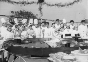 Zeppolata di S. Giuseppe in piazzetta (foto d'epoca). Capri 2015 Capripress