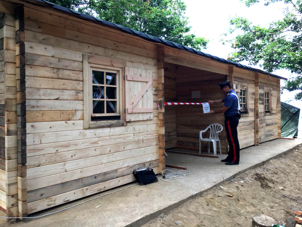 Chalet abusivo vicino al parco donato dagli svedesi. La casetta di legno installata nei boschi della Migliera