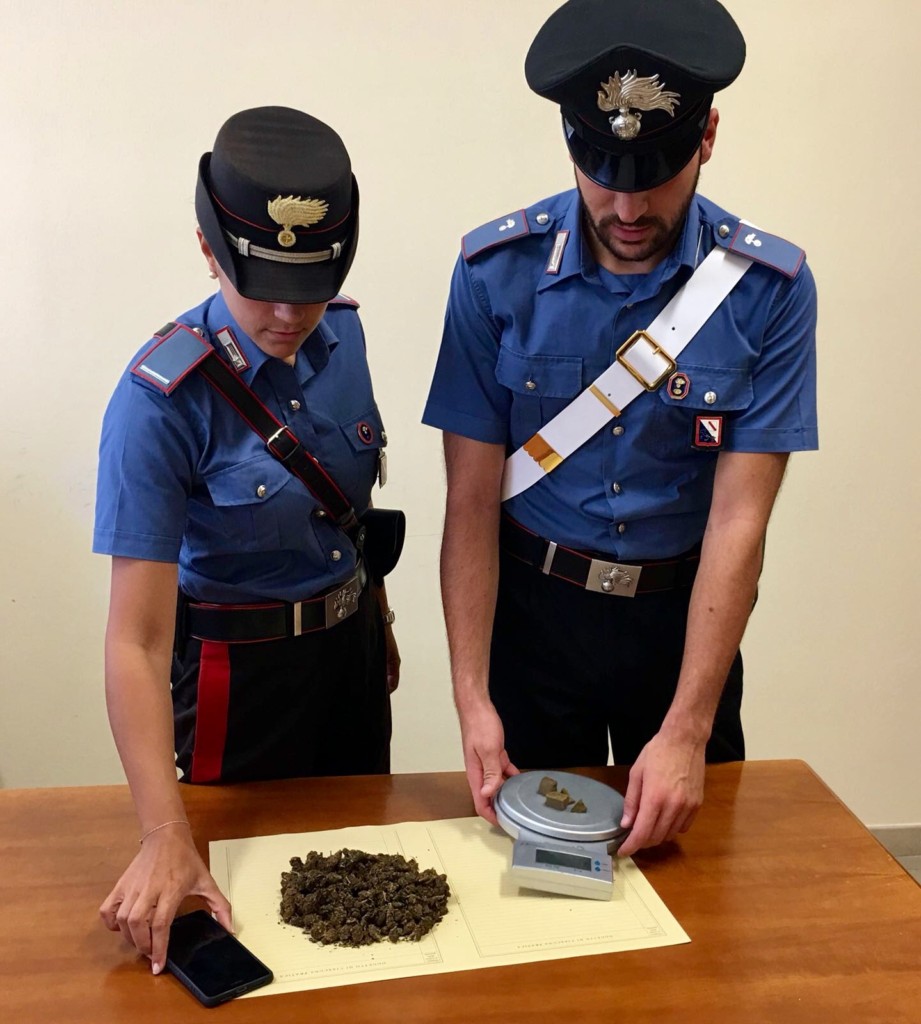 Controlli antidroga dei carabinieri di Anacapri, pusher 26enne arrestato