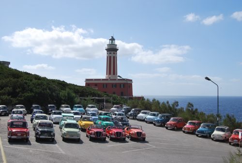 Una parata di colori, a Capri arrivano le 500 d’epoca