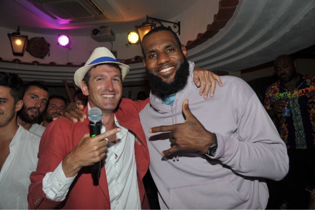 La superstar Nba LeBron James rapito dal by night dell’Anema e Core