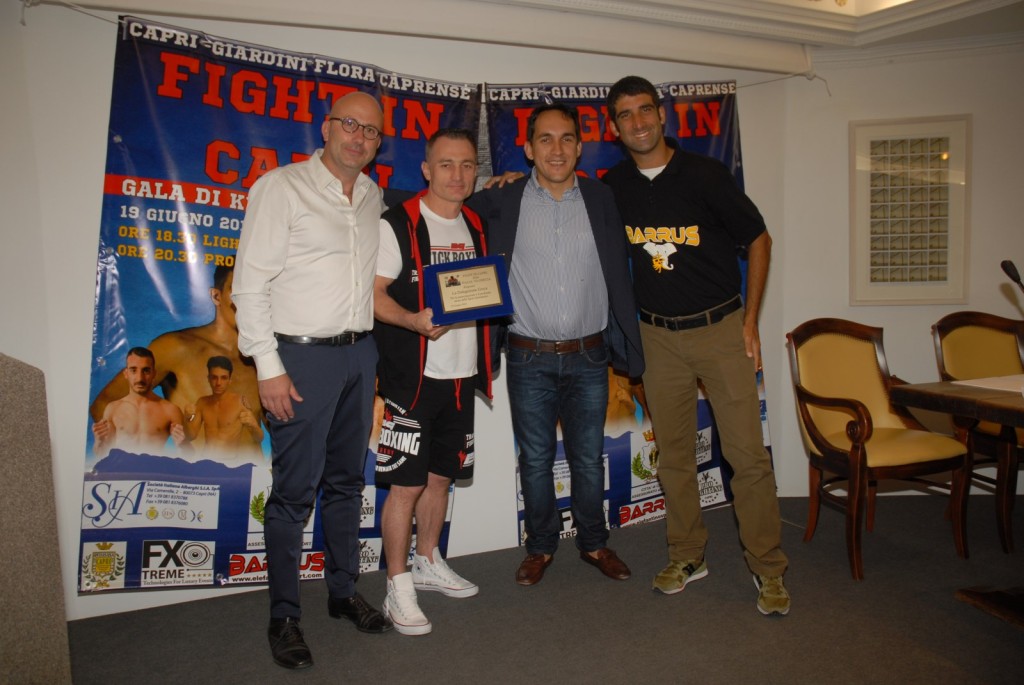 Grande successo a Capri per il primo galà di arti marziali mai svoltosi sull’isola. Agonismo e spettacolo accolti con grande entusiasmo dal pubblico di residenti e turisti  per l’esibizione di Muai Thai e K1 organizzata dalla Pro Fighting Capri.